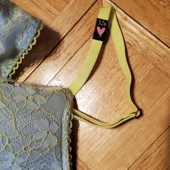 Victoria's Secret Bra size 32B - Picture 4 of 4